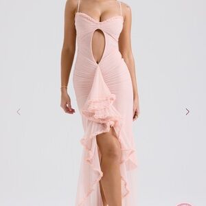 House of CB Gabriella Dress in Peach (M)
Never worn